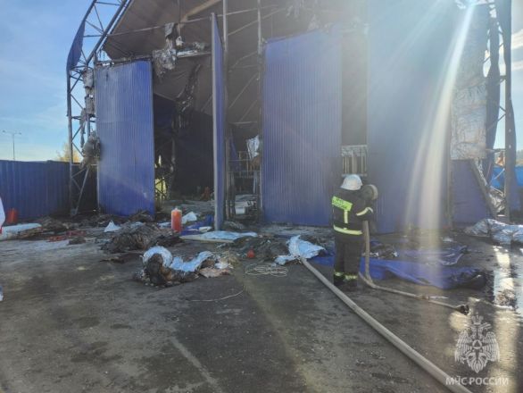 Мощный пожар произошел в яхт-клубе в Нижнем Новгороде - фото 3