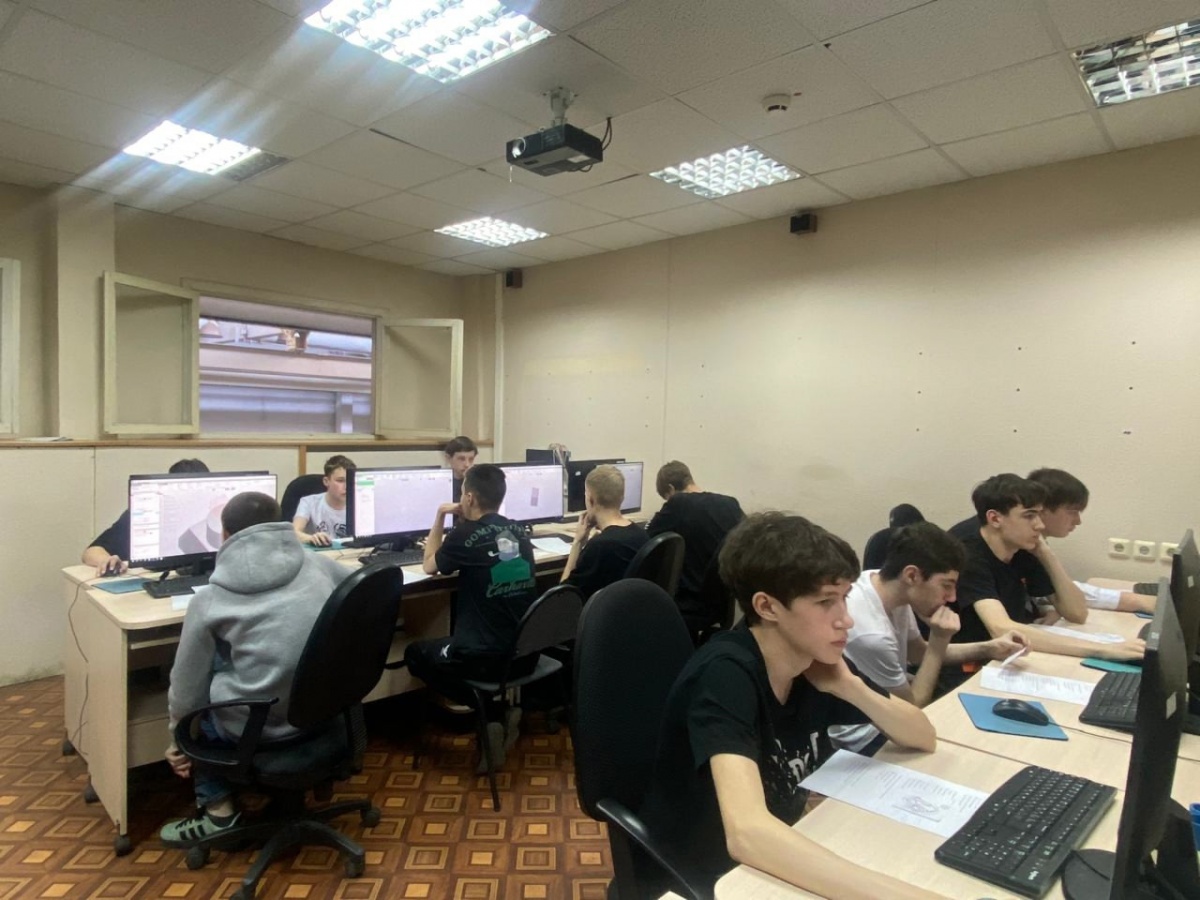 Ученики школ Нижнего Новгорода смогут трудоустроиться по профессии после 9 классов - фото 1