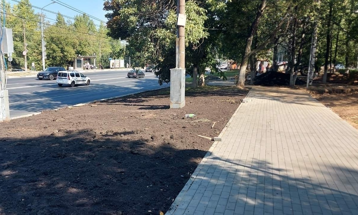 Брусчатку обновляют на бульваре по проспекту Гагарина в Приокском районе - фото 1