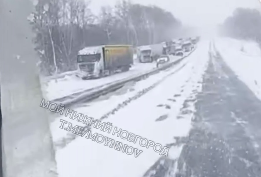 Нижегородцев предупредили о гигантской пробке на трассе М-7 из-за ДТП - фото 1